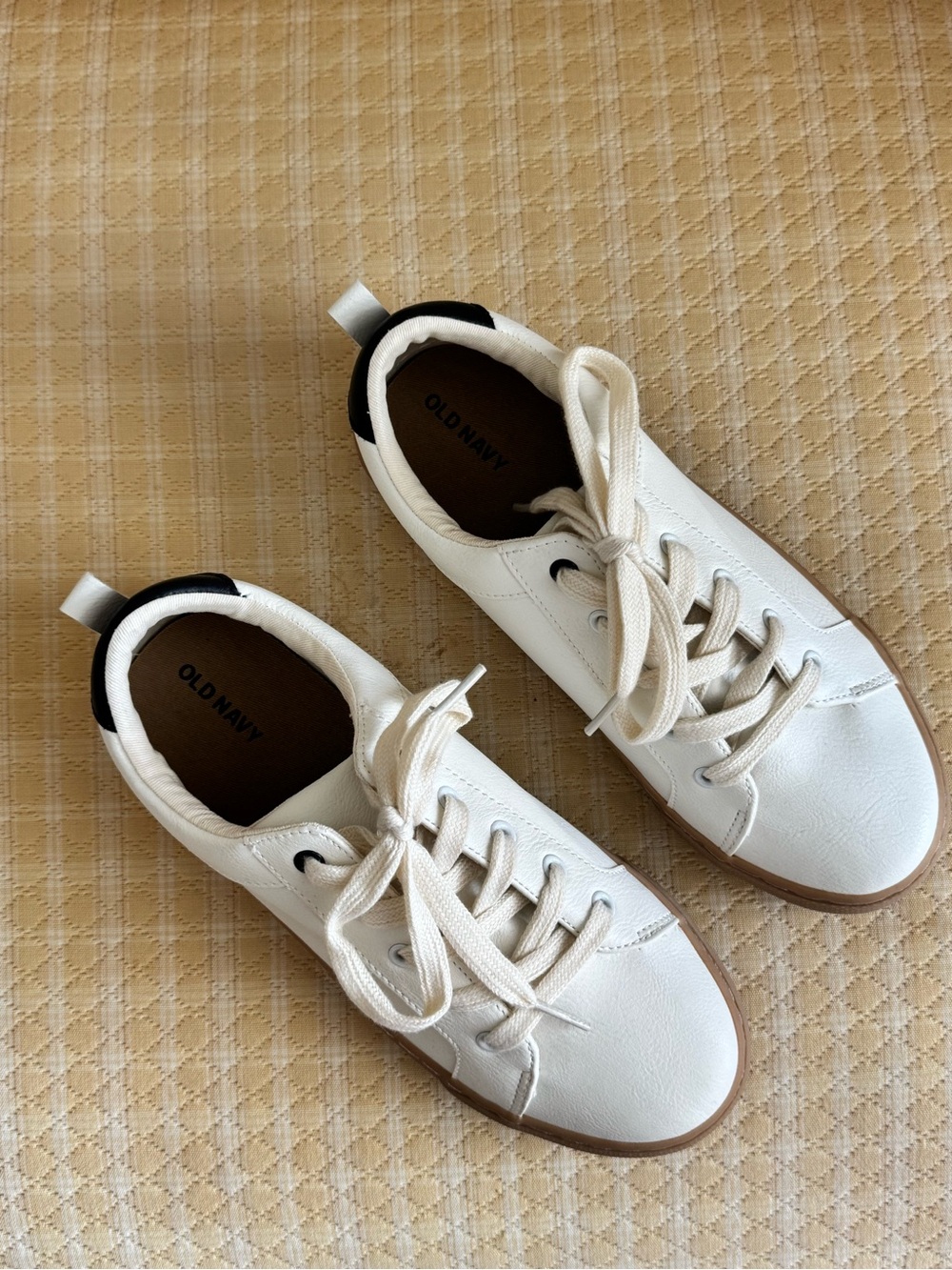 NWOT Clean Girl Old Navy White Leather Sneakers Women’s Size 8 - Picture 4 of 5